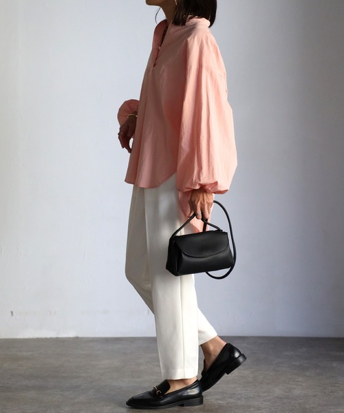 EASEBLUE（イーズブルー）の「バックVギャザーブラウス（シャツ/ブラウス・レディース・サーモンピンク/オフホワイト/ブルー・FREE）」の8枚目の写真