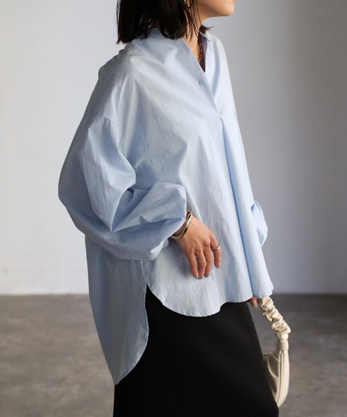 EASEBLUE（イーズブルー）の「バックVギャザーブラウス（シャツ/ブラウス・レディース・サーモンピンク/オフホワイト/ブルー・FREE）」の11枚目の写真