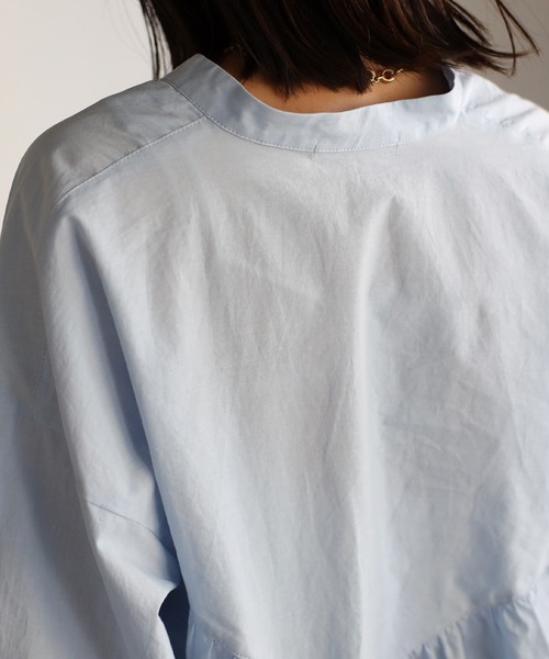 EASEBLUE（イーズブルー）の「バックVギャザーブラウス（シャツ/ブラウス・レディース・サーモンピンク/オフホワイト/ブルー・FREE）」の15枚目の写真