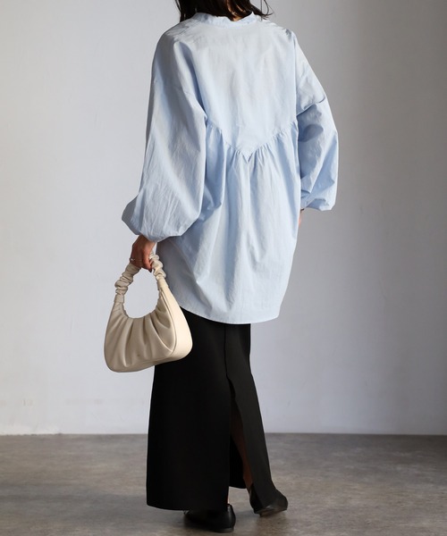 EASEBLUE（イーズブルー）の「バックVギャザーブラウス（シャツ/ブラウス・レディース・サーモンピンク/オフホワイト/ブルー・FREE）」の19枚目の写真