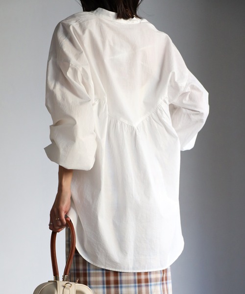 EASEBLUE（イーズブルー）の「バックVギャザーブラウス（シャツ/ブラウス・レディース・サーモンピンク/オフホワイト/ブルー・FREE）」の22枚目の写真