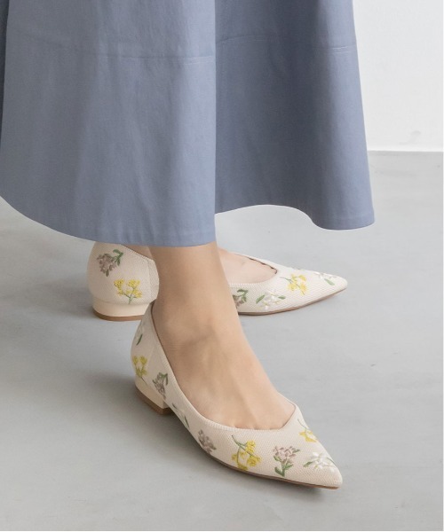 RANDA(ランダ)の「【SUSTAINABLE】刺繍ニットフラットパンプス(パンプス・レディース・アイボリー/ブルー・22.5/23/23.5/24/24.5/22/25.5/25)」の5枚目の写真