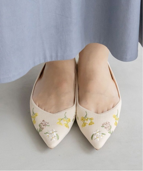 RANDA(ランダ)の「【SUSTAINABLE】刺繍ニットフラットパンプス(パンプス・レディース・アイボリー/ブルー・22.5/23/23.5/24/24.5/22/25.5/25)」の8枚目の写真