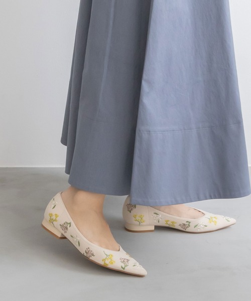 RANDA(ランダ)の「【SUSTAINABLE】刺繍ニットフラットパンプス(パンプス・レディース・アイボリー/ブルー・22.5/23/23.5/24/24.5/22/25.5/25)」の4枚目の写真