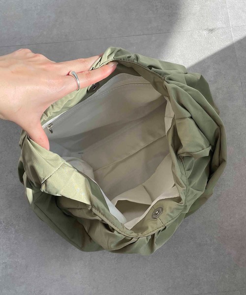 CAPRICIEUX LE'MAGE（カプリシューレマージュ）の「ギャザーショルダーバッグ（ショルダーバッグ・レディース・オフホワイト/グリーン/ブラック・FREE）」の17枚目の写真