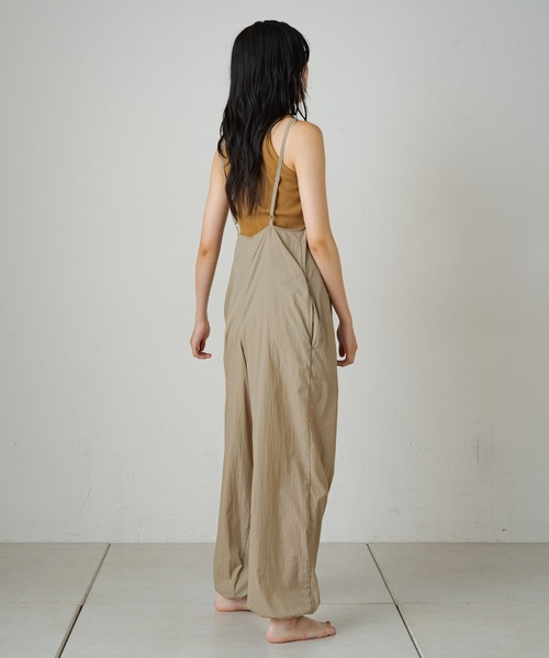 earthy（アーシー）の「【撥水/抗菌防臭】キャミサロペット(パッカブル)（サロペット/オーバーオール・レディース・キャメル/ベージュ/ブラック・FREE）」の14枚目の写真