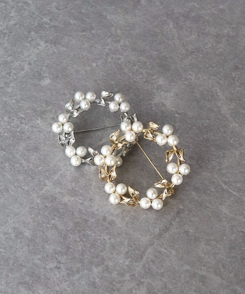 BLUEEAST（ブルーイースト）の「リーフ&パールサークルブローチ（ブローチ/コサージュ・レディース・ゴールド/シルバー・FREE）」の4枚目の写真