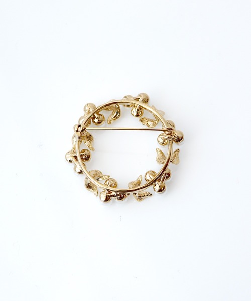 BLUEEAST（ブルーイースト）の「リーフ&パールサークルブローチ（ブローチ/コサージュ・レディース・ゴールド/シルバー・FREE）」の8枚目の写真