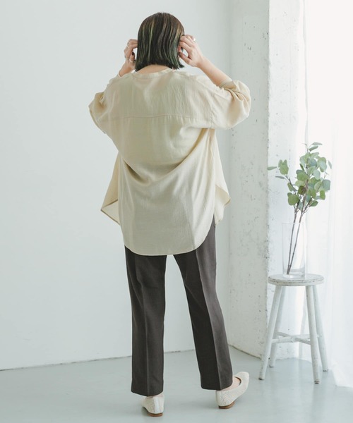 ITEMS URBANRESEARCH(アイテムズ アーバンリサーチ)の「バンドカラーシアービッグシャツ(シャツ/ブラウス・レディース・グリーン系その他/ベージュ/ブラック/ラベンダー・FREE)」の14枚目の写真