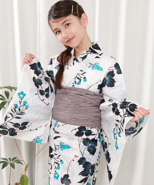 KYOETSU（キョウエツ）の「簡単着付け 浴衣 女の子 子供 セット( 浴衣 + 帯 + 下駄 + 腰紐2本 ) レトロH（浴衣・キッズ・イエロー系その他/ブルー系その他2/ブラック系その他/イエロー系その他2/ホワイト系その他2/レッド系その他/パープル系その他/ブルー系その他/その他13/その他12/その他9/その他10/その他11/その他6/その他2/その他1/その他3/その他5/その他8/その他4/その他7・150/140/130）」の2枚目の写真