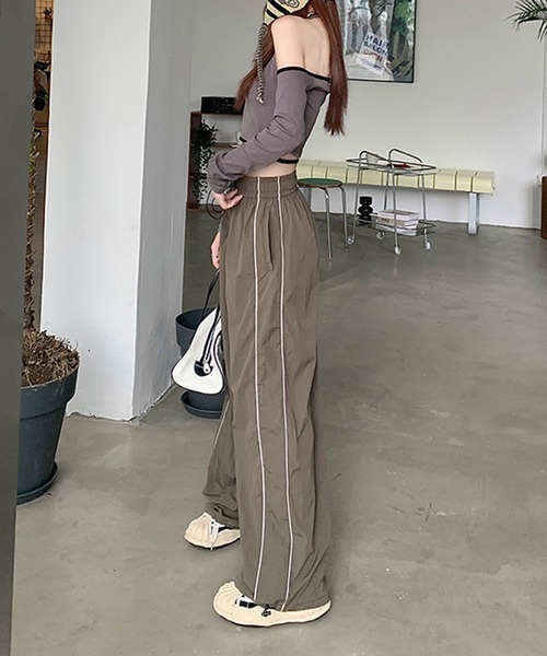 ANOTHER S（アナザーエス）の「サイドライン裾ドロストパラシュートパンツ（カーゴパンツ・レディース・ブラック/カーキ・FREE）」の11枚目の写真