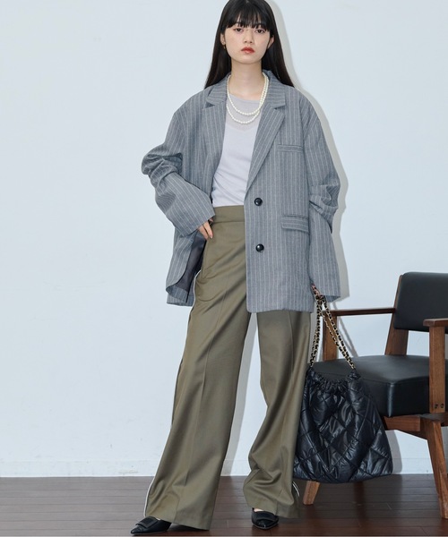 THE YOn（ザヨン）の「スリットカーブスリーブテーラードジャケット