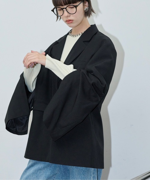 THE YOn（ザヨン）の「スリットカーブスリーブテーラード