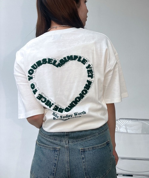 AS KNOW AS plus(アズノゥアズプラス)の「☆ハートモチーフアソートTシャツ(Tシャツ/カットソー・レディース・ブルー系/オフホワイト/オートミール/ホワイト系/チャコールグレー/アイボリー系/ホワイト系その他/グレー系その他/ホワイト系1/アイボリー系1/レッド系2/ホワイト系その他2/アイボリー系2/グレー系その他2・FREE)」の5枚目の写真