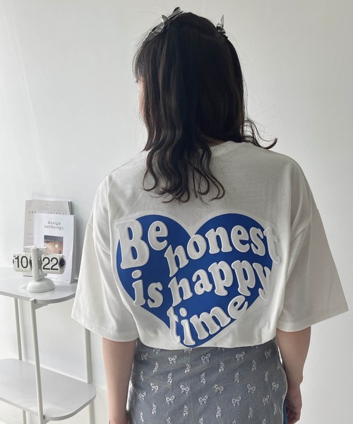 AS KNOW AS plus(アズノゥアズプラス)の「☆ハートモチーフアソートTシャツ(Tシャツ/カットソー・レディース・ブルー系/オフホワイト/オートミール/ホワイト系/チャコールグレー/アイボリー系/ホワイト系その他/グレー系その他/ホワイト系1/アイボリー系1/レッド系2/ホワイト系その他2/アイボリー系2/グレー系その他2・FREE)」の2枚目の写真