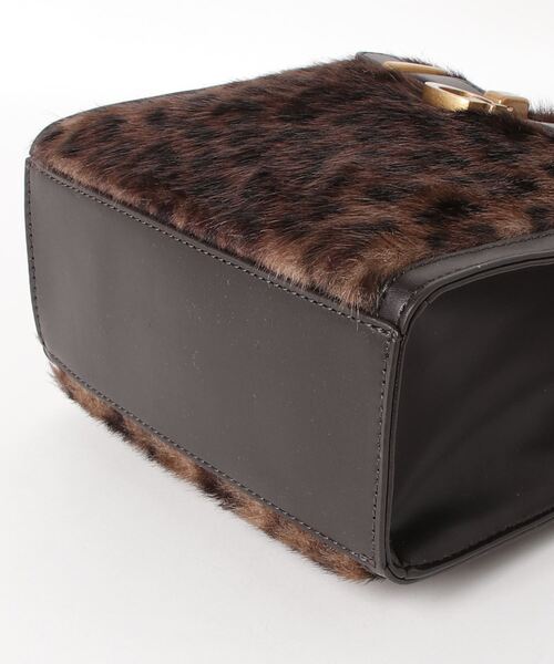 Guess（ゲス）の「BERGEN 2 Compartment Mini Tote トートバッグ レディース（トートバッグ・レディース・レオパード・ONE SIZE）」の3枚目の写真