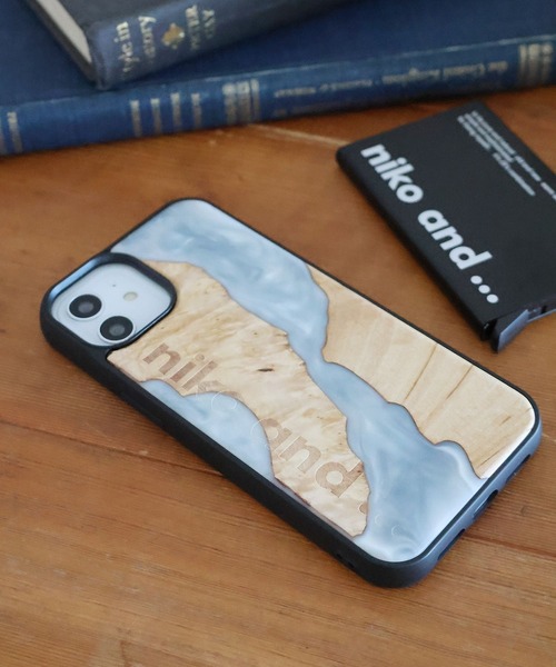 niko and...（ニコアンド）の「オリジナルニコロゴiPhoneケース/(13/14兼用)（スマホケース/カバー・レディース・ホワイト/ブラック・0）」の2枚目の写真