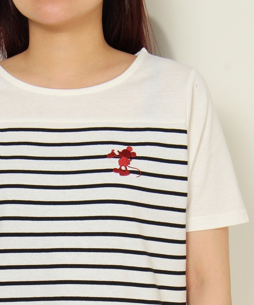 Disney（ディズニー）の「【DISNEY/ディズニー】Mickey Mouseワンポイント刺繍切替ボーダーTワンピース（ワンピース・レディース・ネイビー/ベージュ/オフホワイト・L/M）」の5枚目の写真