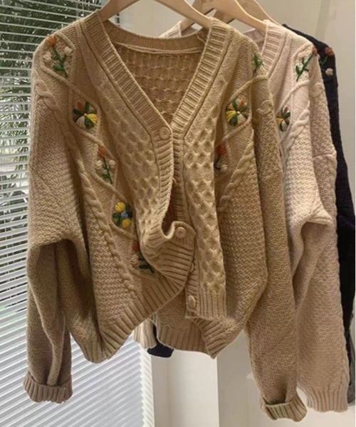 カーディガン 1枚で華やかコーデが完成。花刺繍 ケーブル ニット カーディガン レディース カーディガン 1枚で華やかコーデが完成。花刺繍 ケーブル ニット