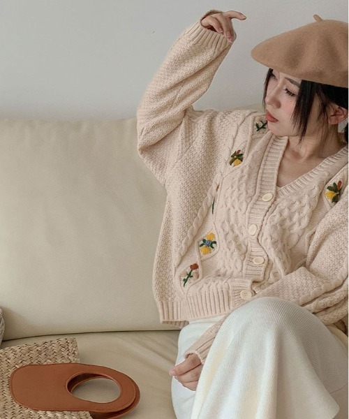 kirakiraShop(キラキラショップ)の「1枚で華やかコーデが完成。花刺繍 ケーブル ニット カーディガン(カーディガン/ボレロ・レディース・アイボリー/ベージュ/ネイビー・FREE)」の8枚目の写真