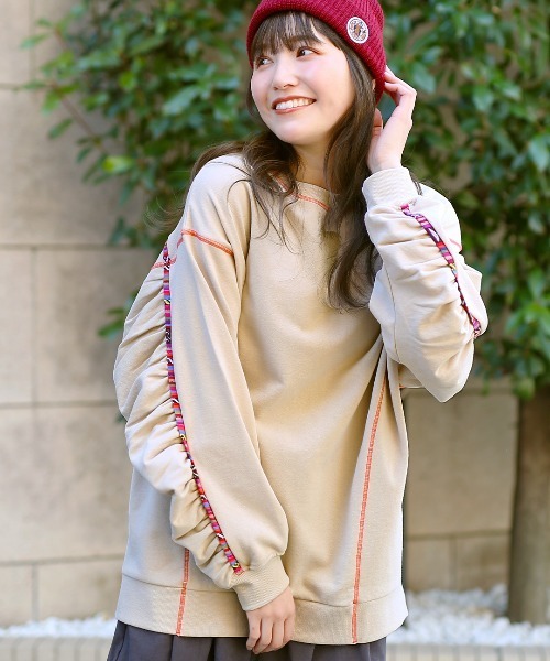 チチカカ（チチカカ）の「ギャザースリーブプルオーバー（スウェット・レディース・ライトベージュ/ブルー/ブラック・FREE）」の2枚目の写真