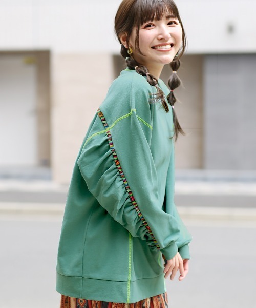 チチカカ（チチカカ）の「ギャザースリーブプルオーバー（スウェット・レディース・ライトベージュ/ブルー/ブラック・FREE）」の3枚目の写真