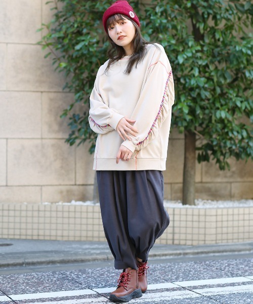 チチカカ（チチカカ）の「ギャザースリーブプルオーバー（スウェット・レディース・ライトベージュ/ブルー/ブラック・FREE）」の8枚目の写真