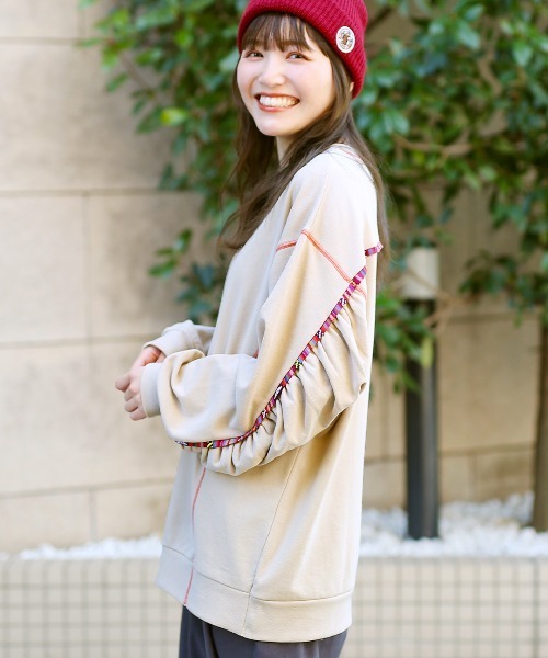 チチカカ（チチカカ）の「ギャザースリーブプルオーバー（スウェット・レディース・ライトベージュ/ブルー/ブラック・FREE）」の9枚目の写真