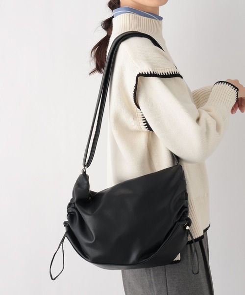 GLOBAL WORK(グローバルワーク)の「軽量変形ソフトPUミニショルダー/990312(ショルダーバッグ・レディース・ブラック/シルバー/アイボリー・ONE SIZE)」の6枚目の写真