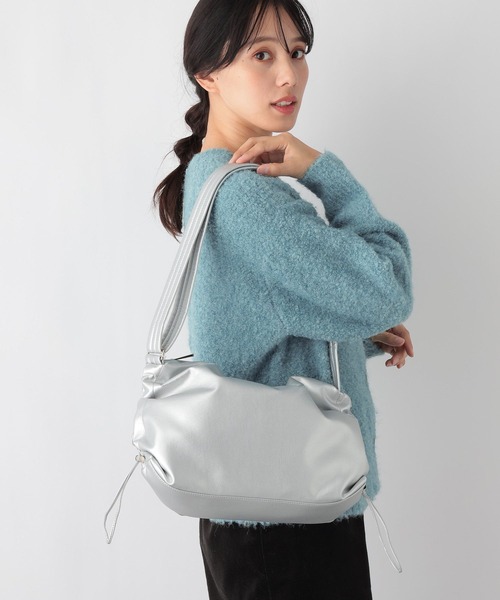 GLOBAL WORK(グローバルワーク)の「軽量変形ソフトPUミニショルダー/990312(ショルダーバッグ・レディース・ブラック/シルバー/アイボリー・ONE SIZE)」の8枚目の写真