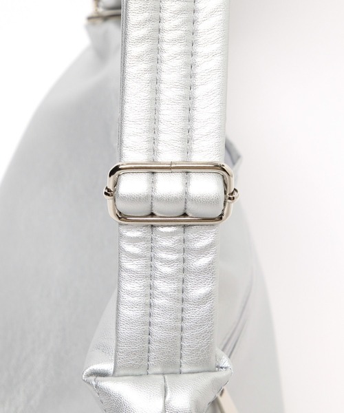 GLOBAL WORK(グローバルワーク)の「軽量変形ソフトPUミニショルダー/990312(ショルダーバッグ・レディース・ブラック/シルバー/アイボリー・ONE SIZE)」の17枚目の写真