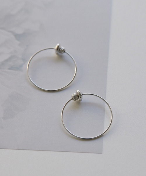 ear PAPILLONNER（イアパピヨネ）の「極細20mmフープイヤリング（イヤリング・レディース・ゴールド/シルバー・FREE）」の3枚目の写真