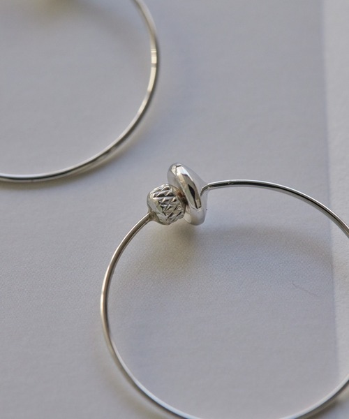 ear PAPILLONNER（イアパピヨネ）の「極細20mmフープイヤリング（イヤリング・レディース・ゴールド/シルバー・FREE）」の4枚目の写真