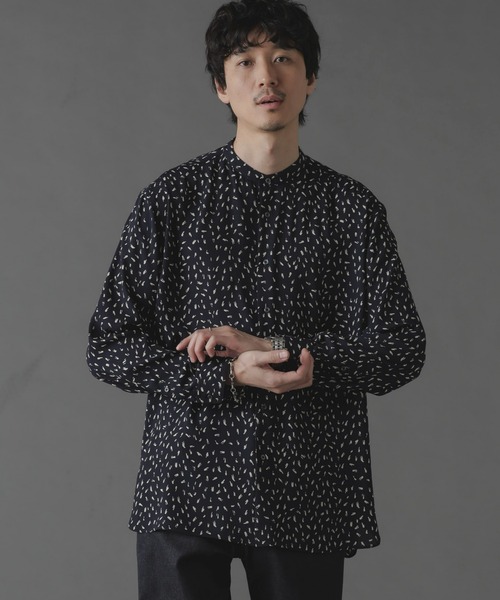 NANO universe（ナノユニバース）の「バックサテンプリントシャツ（シャツ/ブラウス・メンズ・アイボリー/ネイビー・M/L）」の2枚目の写真