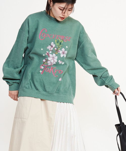 CONVERSE TOKYO（コンバーストウキョウ）の「VINTAGE LIKE CHERRY BLOSSAM PRINT SWEAT（スウェット・レディース・ブラック/ピンク/グリーン・FREE）」の4枚目の写真