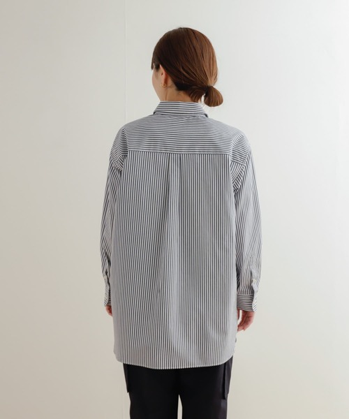 URBAN RESEARCH DOORS（アーバンリサーチドアーズ）の「コットンレギュラーカラーオーバーシャツ（シャツ/ブラウス・レディース・ストライプ/ホワイト・MEDIUM）」の6枚目の写真