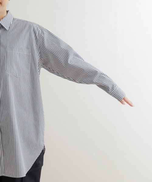 URBAN RESEARCH DOORS（アーバンリサーチドアーズ）の「コットンレギュラーカラーオーバーシャツ（シャツ/ブラウス・レディース・ストライプ/ホワイト・MEDIUM）」の7枚目の写真