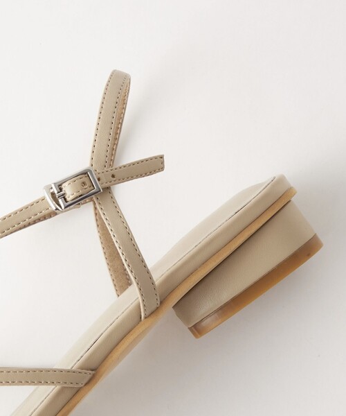 green label relaxing（グリーンレーベルリラクシング）の「ポインテッド ナロウベルト サンダル（2.5cmヒール）（サンダル・レディース・ブラック/ベージュ/ゴールド・S/M/L/XL）」の5枚目の写真