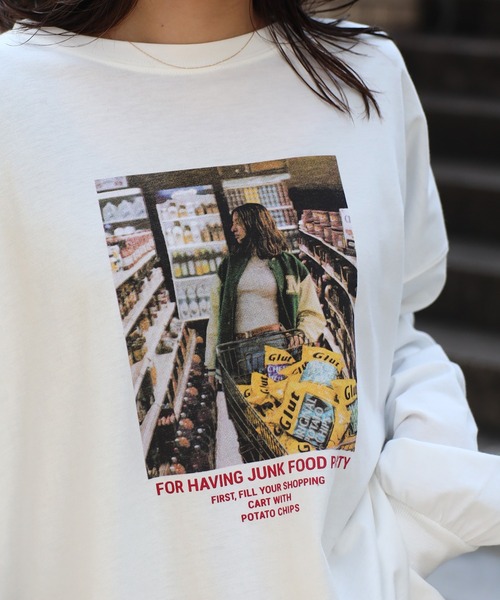 Bonjour Sagan(ボンジュールサガン)の「ショッピングフォトプリントビッグロンT(Tシャツ/カットソー・レディース・オフホワイト・FREE)」の7枚目の写真