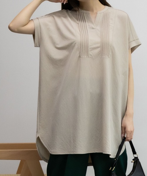 NAVY(ネイビー)の「【接触冷感・制菌加工】NAVY サラリ ピンタックチュニックプルオーバー シャツ見え(Tシャツ/カットソー・レディース・チャコールグレー/グレイッシュベージュ/ライトベージュ/ピンク系その他・L/M/S/XL)」の2枚目の写真