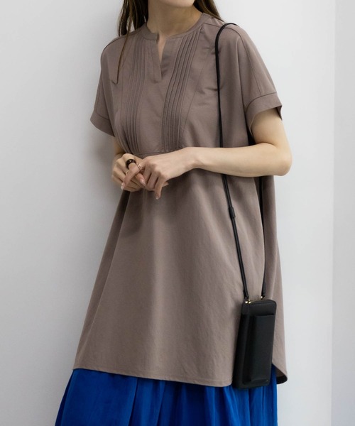NAVY(ネイビー)の「【接触冷感・制菌加工】NAVY サラリ ピンタックチュニックプルオーバー シャツ見え(Tシャツ/カットソー・レディース・チャコールグレー/グレイッシュベージュ/ライトベージュ/ピンク系その他・L/M/S/XL)」の3枚目の写真