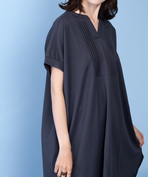 NAVY(ネイビー)の「【接触冷感・制菌加工】NAVY サラリ ピンタックチュニックプルオーバー シャツ見え(Tシャツ/カットソー・レディース・チャコールグレー/グレイッシュベージュ/ライトベージュ/ピンク系その他・L/M/S/XL)」の1枚目の写真