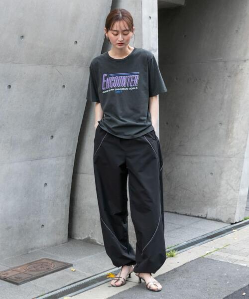 SENSE OF PLACE by URBAN RESEARCH(センスオブプレイスバイアーバンリサーチ)の「グラフィックバンドTシャツ(半袖)(Tシャツ/カットソー・レディース・その他3/その他2/その他1・ONE)」の4枚目の写真