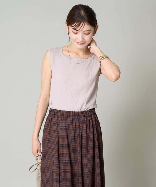 a.v.v(アーヴェヴェ)の「【前後2WAY】ベーシックタンクトップ(Tシャツ/カットソー・レディース・グレー系その他/ブラック/ホワイト・36/34/40/38/42)」の4枚目の写真