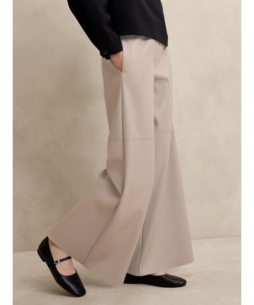 BANANA REPUBLIC FACTORY STORE（バナナリパブリック ファクトリーストア）の「BANANA REPUBLIC FACTORY STORE　　ヴィーガンレザー ワイドレッグ プルオンパンツ（その他パンツ・レディース・ブラック/ベージュ・S/XS/L/M）」の5枚目の写真