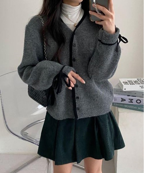 gossip!ロサンゼルス(ゴシップロサンゼルス)の「バイカラーデザイン リボンカーディガン(カーディガン/ボレロ・レディース・オフホワイト/グレー・FREE)」の4枚目の写真