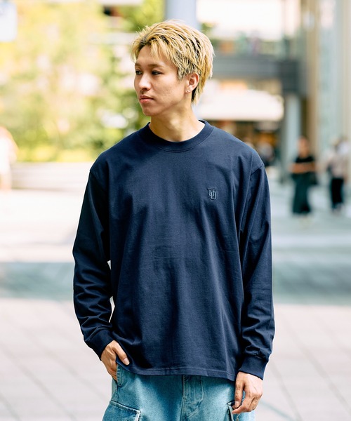 UNIVERSAL OVERALL(ユニバーサルオーバーオール)の「UNIVERSAL OVERALL UO EMBROIDERY L/S(Tシャツ/カットソー・メンズ・ブラック/ホワイト/ネイビー・MEDIUM/LARGE)」の3枚目の写真
