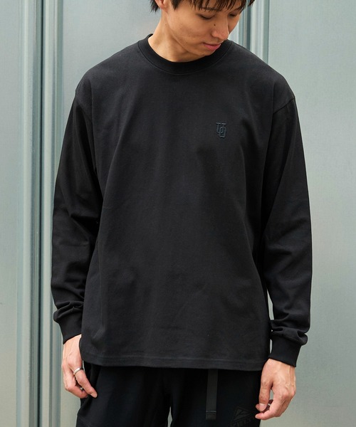UNIVERSAL OVERALL(ユニバーサルオーバーオール)の「UNIVERSAL OVERALL UO EMBROIDERY L/S(Tシャツ/カットソー・メンズ・ブラック/ホワイト/ネイビー・MEDIUM/LARGE)」の2枚目の写真