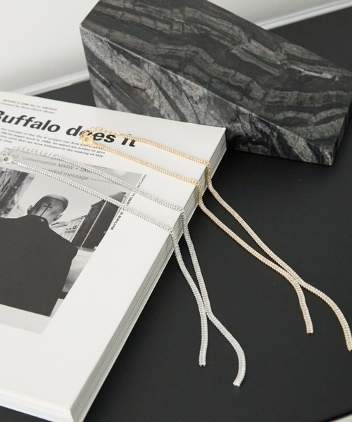 Andemiu（アンデミュウ）の「ジルコニアYラインネックレス202882（ネックレス・レディース・ゴールド/シルバー・FREE）」の4枚目の写真