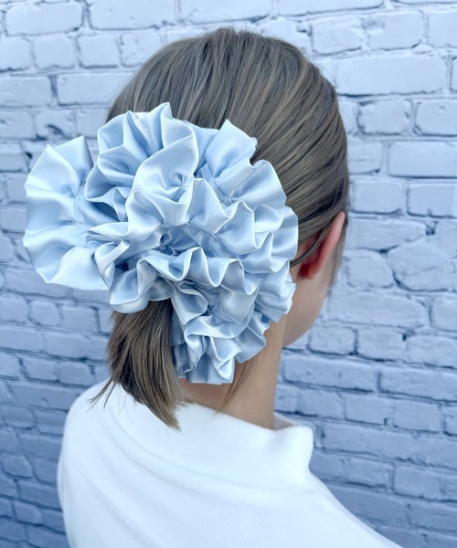 poiregnee（ポワニェ）の「［select］サテンプリーツシュシュ（シュシュ・レディース・ライトブルー・FREE）」の2枚目の写真